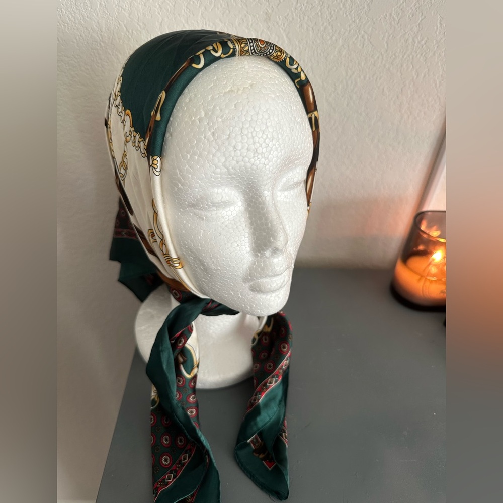Elegant Green and White Scarf